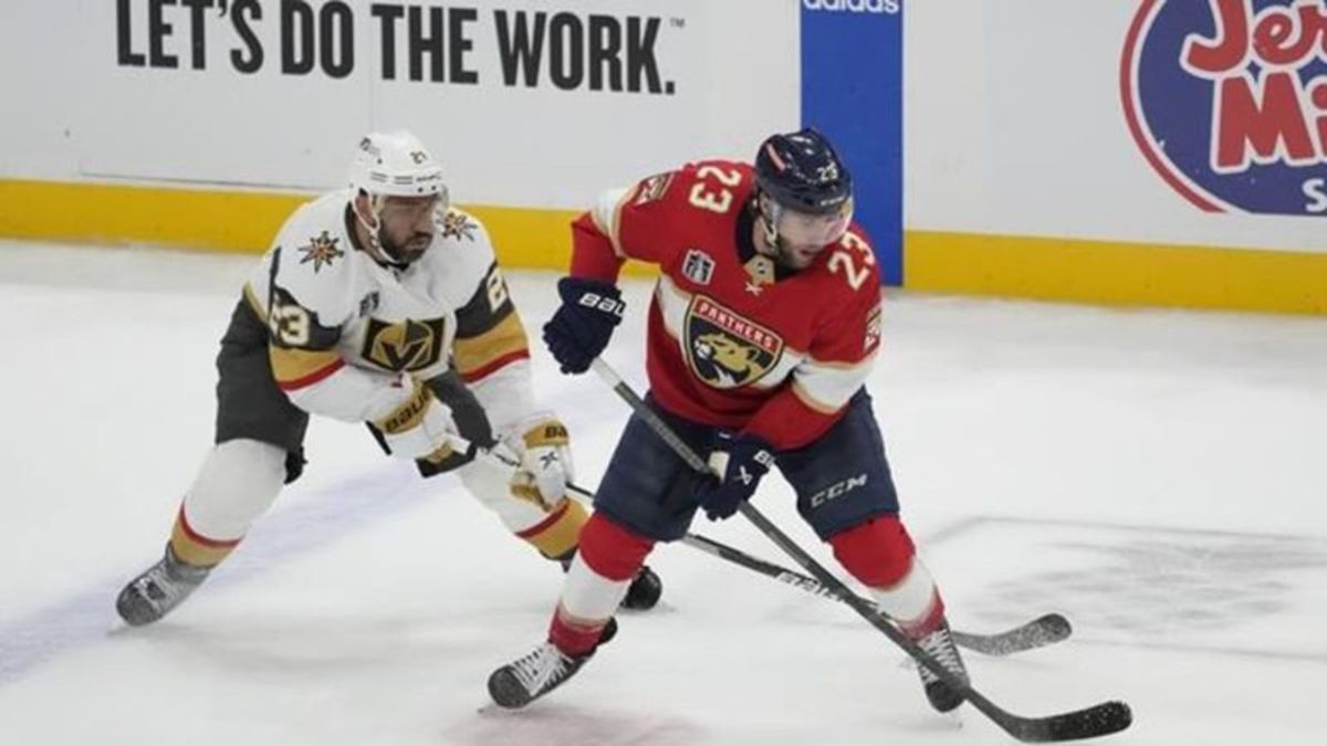 Vegas unable to capitalize on Florida's mistakes in Game 3 of