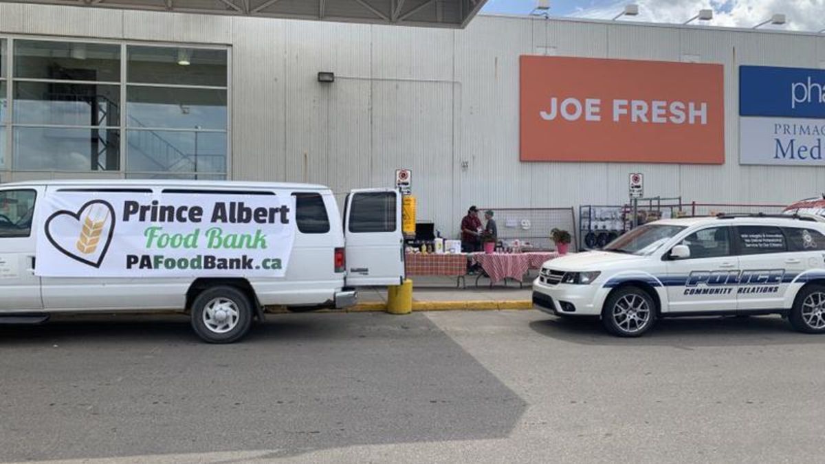 P.A. residents help ‘Cram The Cruiser’ for the local food bank paNOW