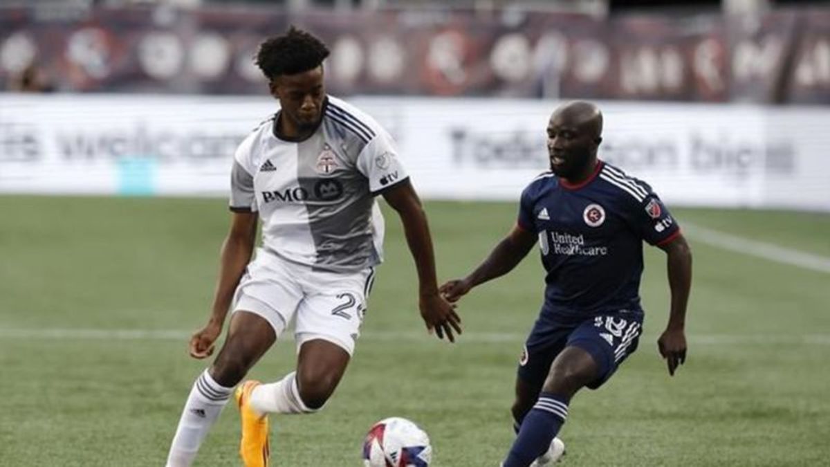 Toronto FC loses goalkeeper Sean Johnson for four to six weeks with broken  hand