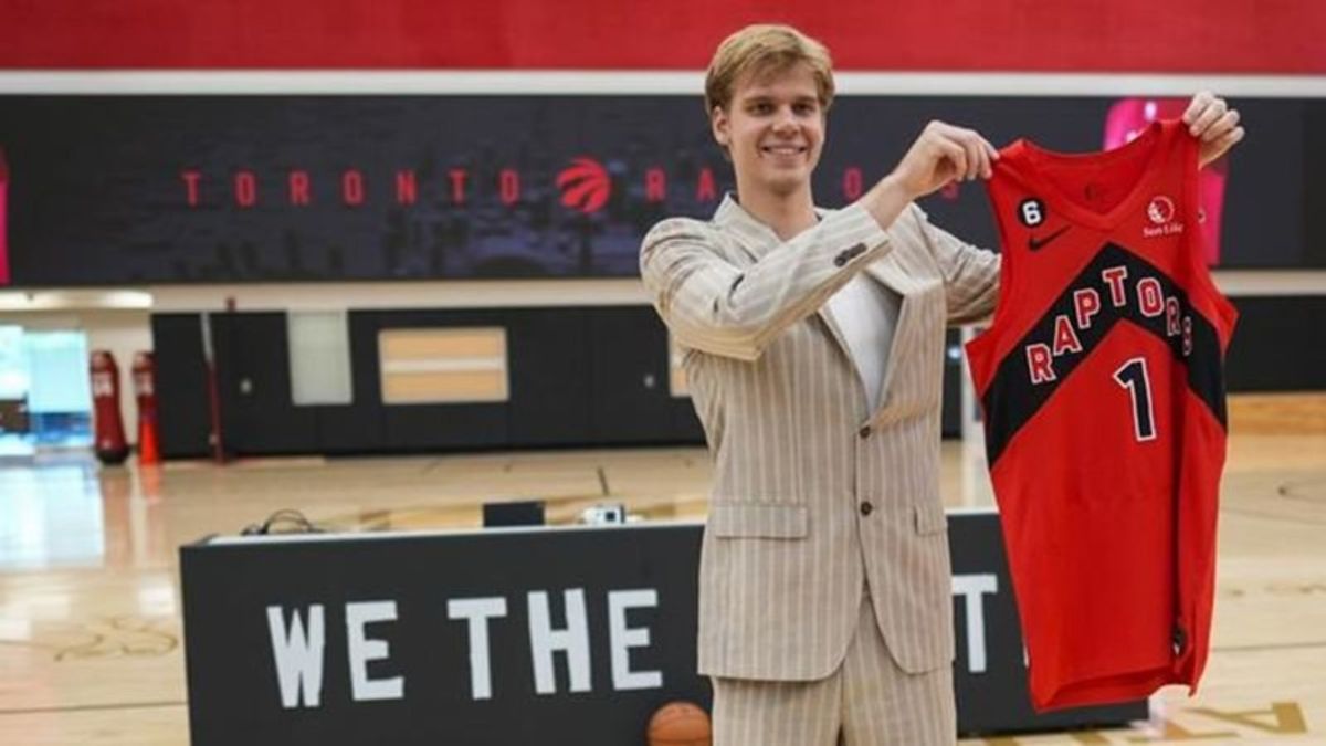 Gradey Dick kicks off NBA Draft with Dorothy-inspired suit