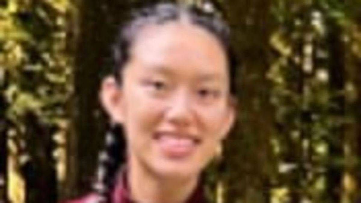 Teenage hiker Esther Wang is found safe after two days lost in B.C ...