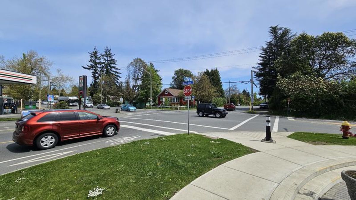Crews installing traffic light at busy Harewood intersection