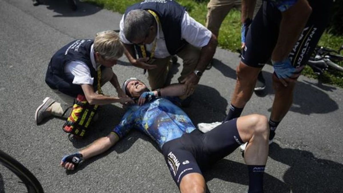 Cavendish crashes out of Tour de France in last attempt at outright