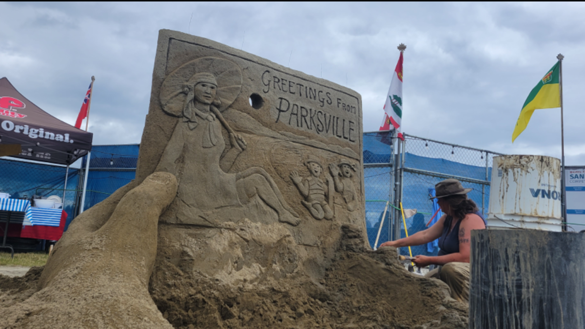 Worldclass sand sculptors get to work on Parksville’s waterfront