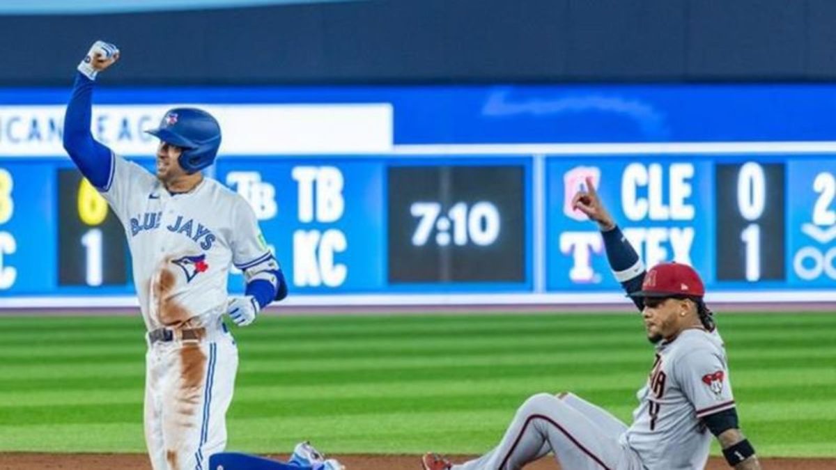 Whit Merrifield, Blue Jays top Diamondbacks 5-2 for third