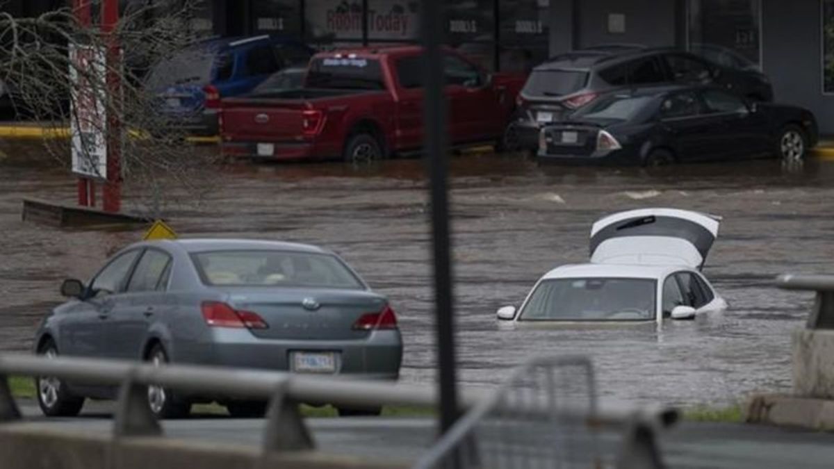 Search continues for four people missing after record rainfall in Nova