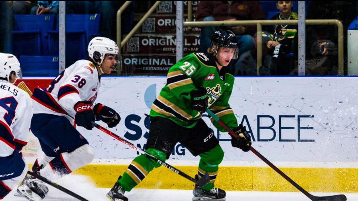 The @paraidershockey cause some - Gloves Off Hockey