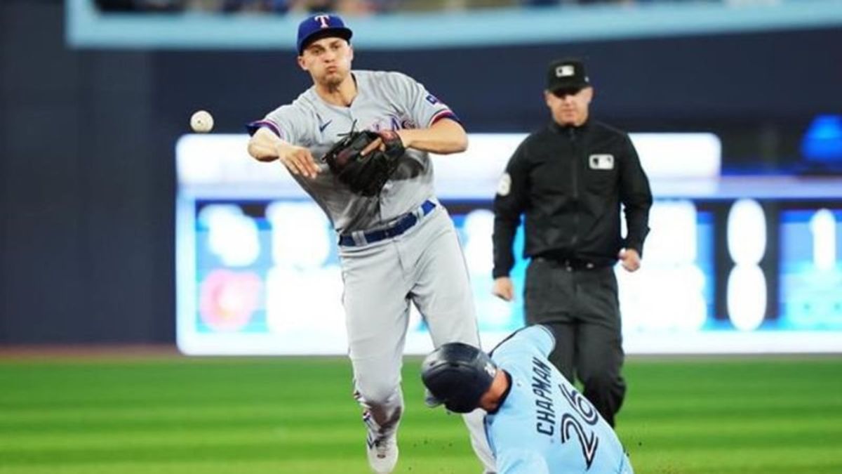 Chapman's 9th-inning double lifts Blue Jays over Red Sox 3-2 for 3-game  sweep