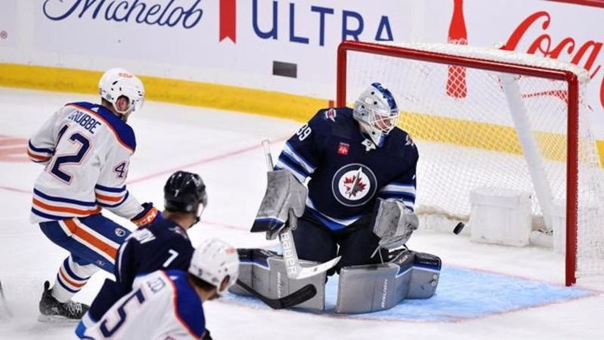 Winnipeg Jets top line leads win over Edmonton Oilers in pre